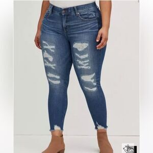 Nwt sz 14 Torrid Bombshell Skinny Jeans ITEM#: 13591496
